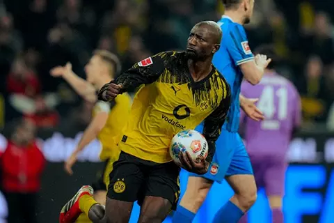 الدوري الألماني.. بروسيا دورتموند يعبر هايدنهايم